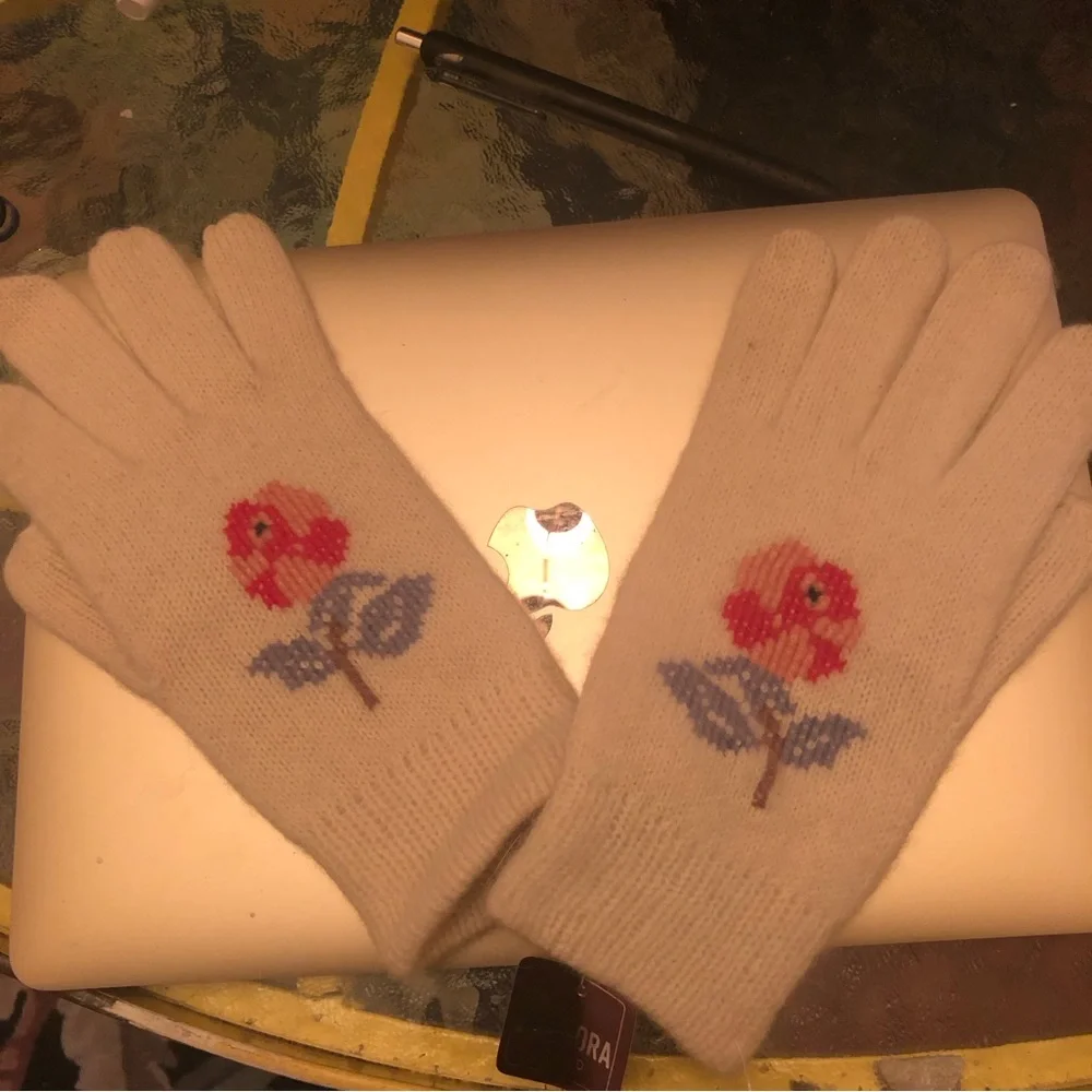 Vintage Angora Blend Flower Design Gloves Neiman  Marcus NWT  Sweet Gloves
